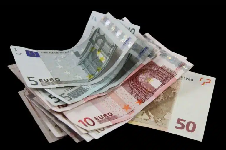 Γιατί αργεί η πληρωμή του Market Pass -Τι ώρα θα γίνει