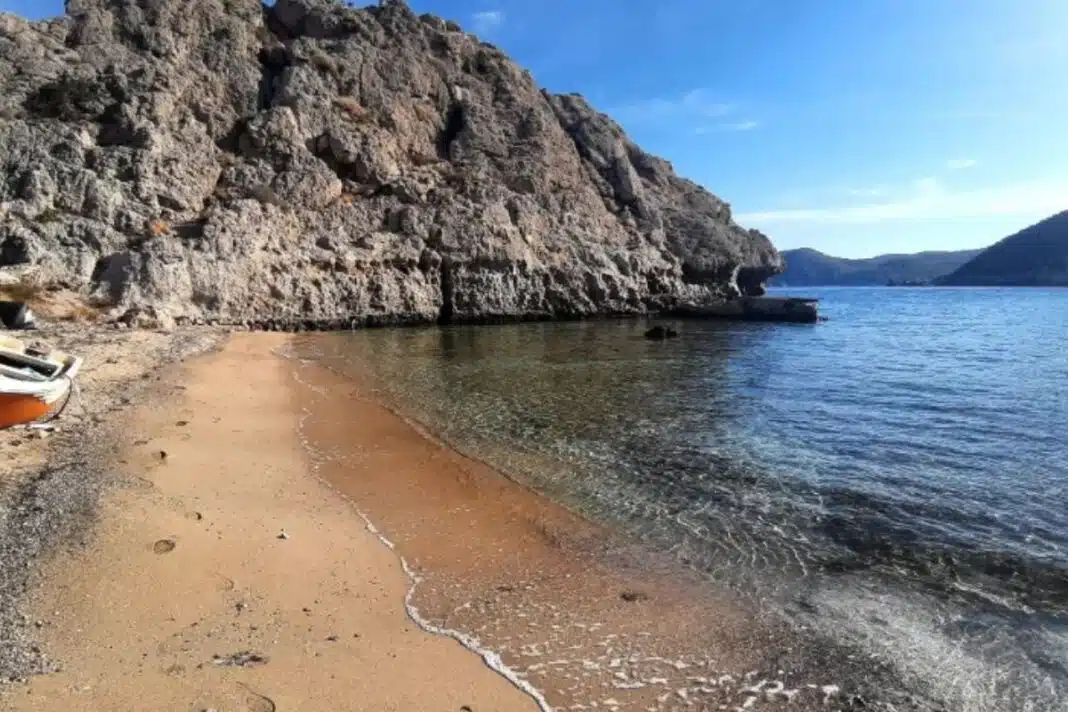 paralia attiki konta mou
