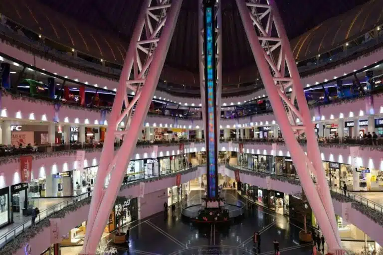 wres anoixta magazia kiriaki mall