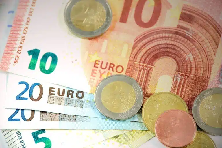 Επίδομα 250 ευρώ: Η λίστα με όλους τους συνταξιούχους που το παίρνουν